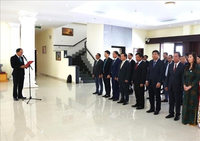 越南驻柬埔寨大使馆举行纪念胡志明主席诞辰134周年上香仪式