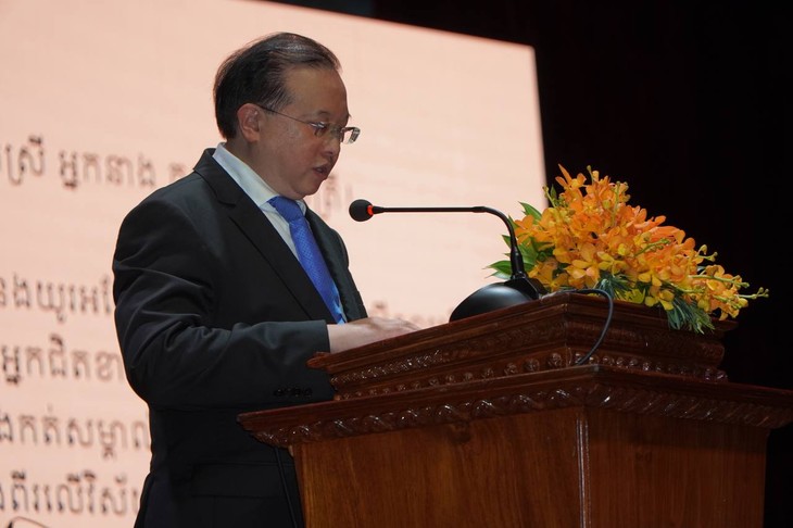 通过文化交流活动加强越柬关系