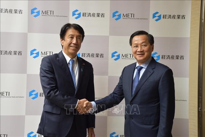 越日关系取得实质性进展