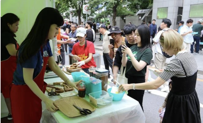 越南河粉和春卷在 2024 年首尔友谊节上留下深刻印象