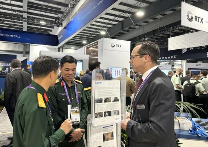 越南国防部参加2024年加拿大国际安全与防务展览会