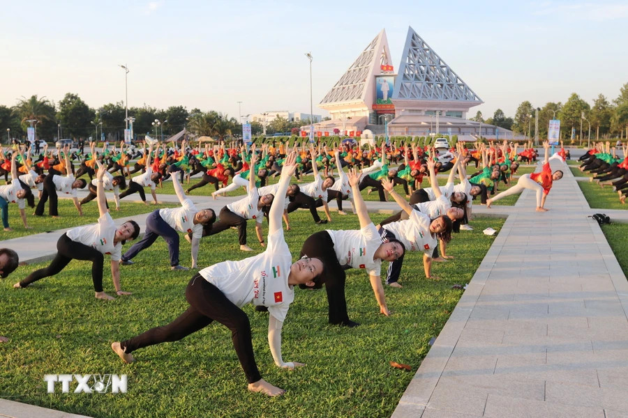 宁顺：精彩纷呈的第十届国际瑜伽日（组图）