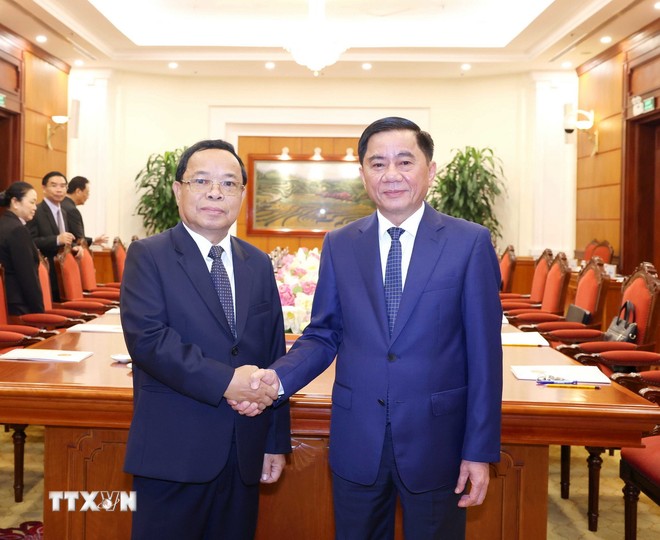 越老两党中央检查委员会在河内举行会谈