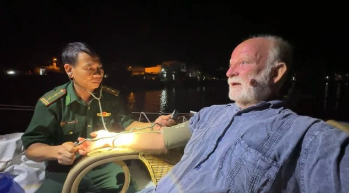 广义省接收在海上漂流的一名外国人和一艘帆船