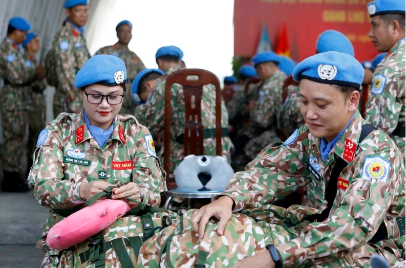 越南与英国交换维和专业知识