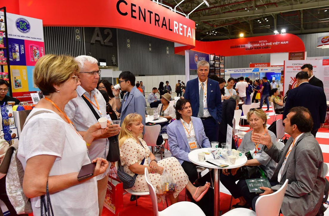 向世界大客户推广越南咖啡