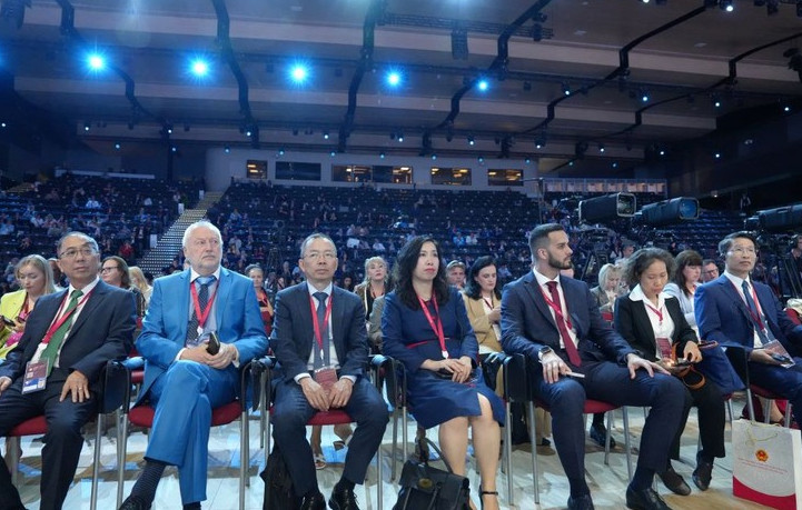 第27届圣彼得堡国际经济论坛及越俄外交、经济合作