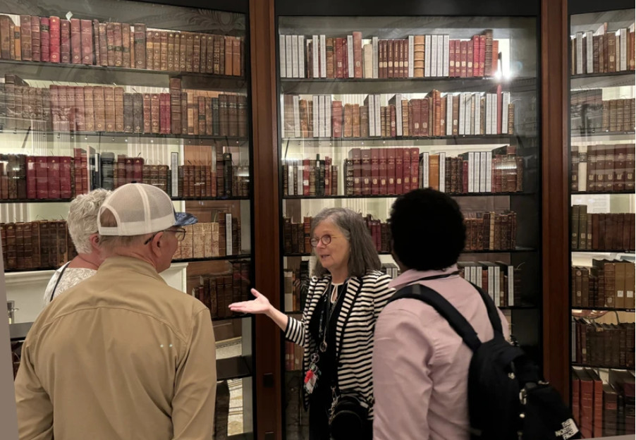 在全球最大图书馆——美国国会图书馆探索越南历史文献