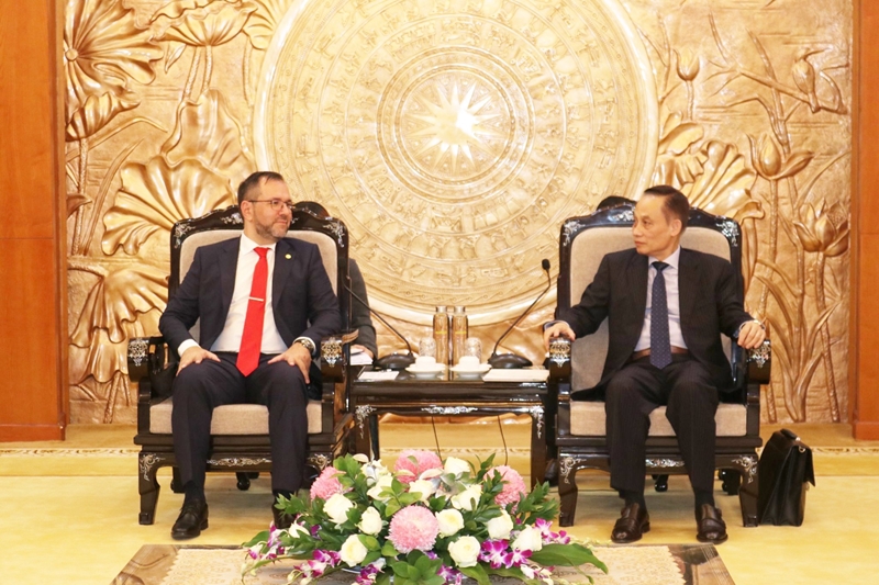 加强越南与委内瑞拉传统友谊与全面伙伴关系