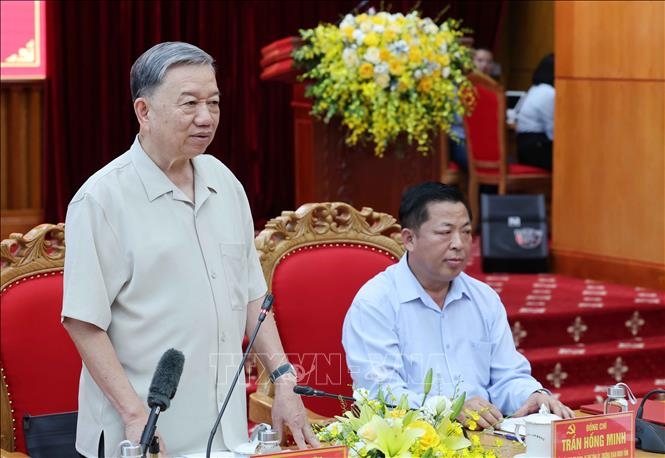 苏林主席与高平省省委领导举行工作会议