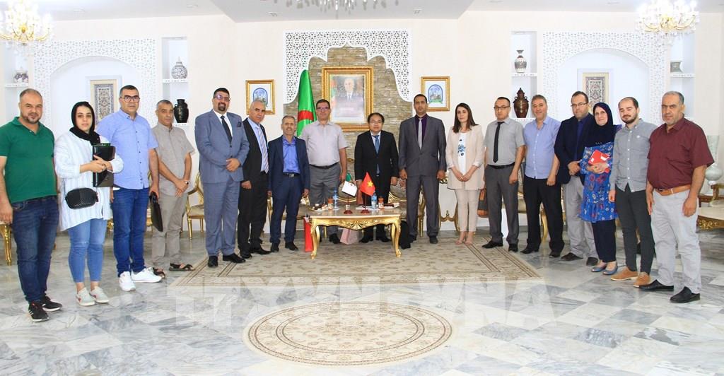 越南与阿尔及利亚加强贸易投资合作关系