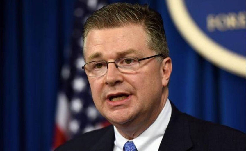 美国助理国务卿克里滕布林克访问越南