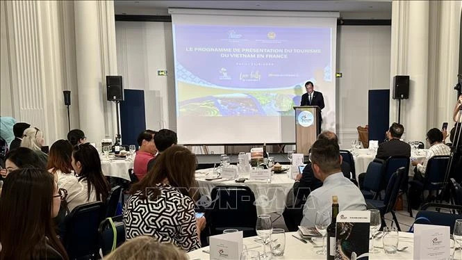 越南旅游推介活动在法国巴黎举行