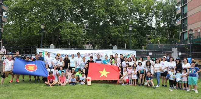 越南常驻联合国代表团举行2024年东盟跑步友谊赛