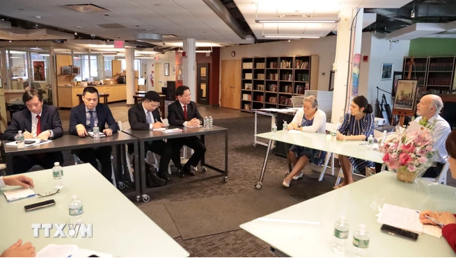 加强越南共产党与美国共产党之间的关系