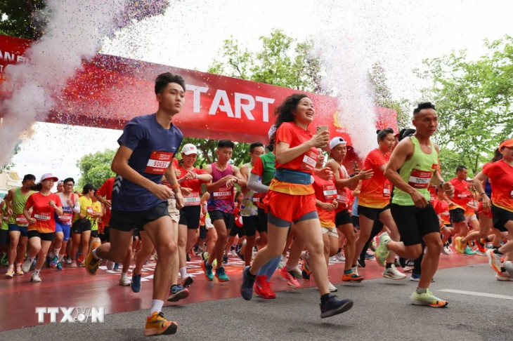 数千人参加“致力创建无毒品社区”跑步比赛