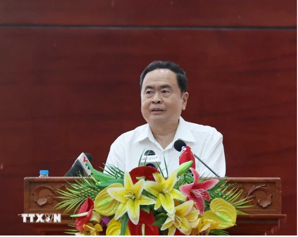 越南国会主席陈青敏与后江省选民接触