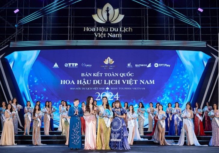 2024年越南旅游小姐大赛半决赛在老街沙坝举行