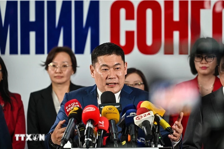 越南领导人致电祝贺蒙古国总理和大呼拉尔主席