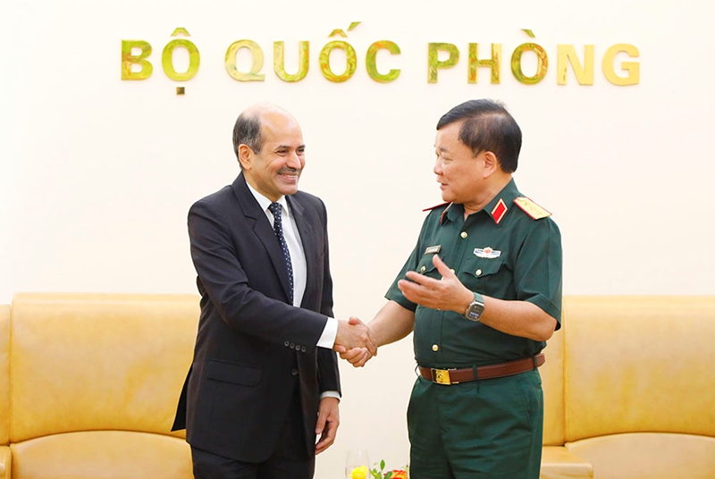 越南国防部副部长黄春战会见印度驻越南特命全权大使桑迪普·阿里亚