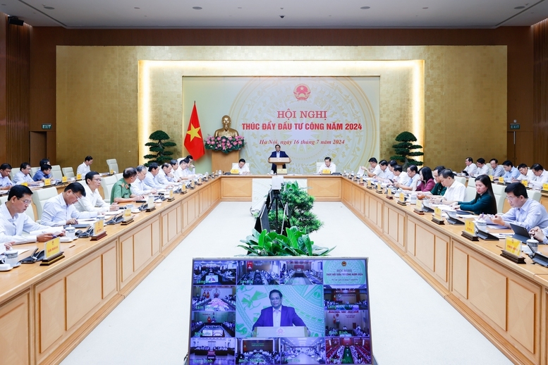 越南政府总理范明正主持召开全国推动公共投资视频会议