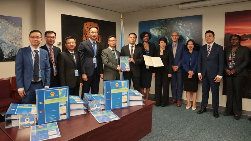 越南已向有关国家通报关于提交东海中部海域外大陆架划界案一事