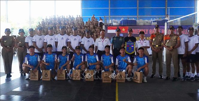 深化越南海军与印尼海军的友谊