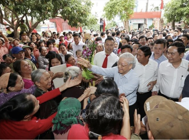 越南人民一向支持，坚定对党的领导的信心