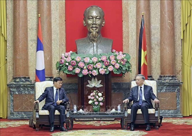 越南国家主席苏林会见老挝人民革命党中央总书记、国家主席通伦•西苏里