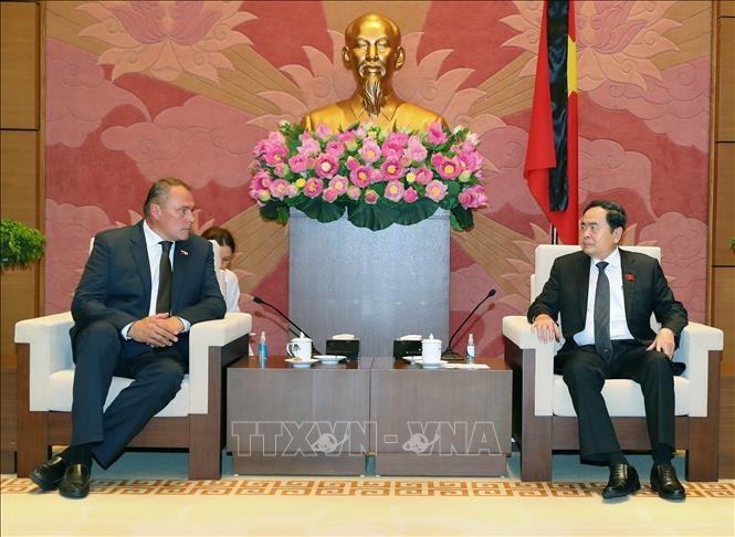 越南国会主席陈青敏会见俄罗斯联邦国家杜马副主席