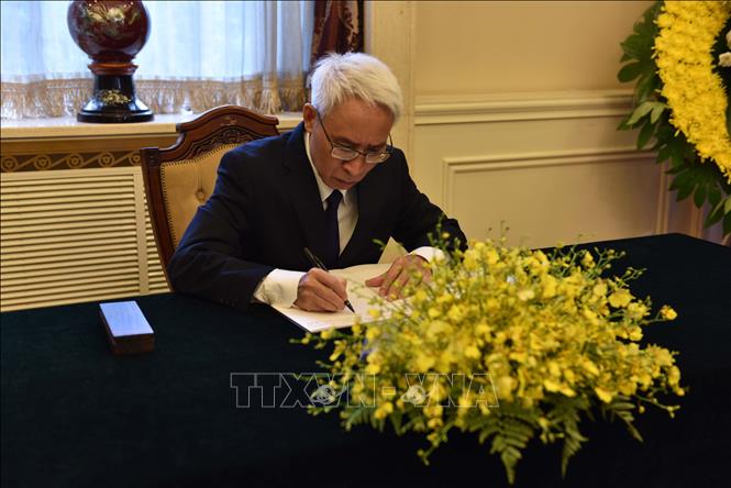 越南驻中国大使馆设吊唁簿悼念已故阮富仲总书记