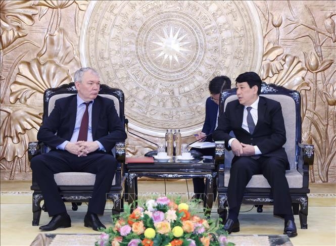 越共中央书记处常务书记梁强会见俄罗斯联邦共产党副主席列昂尼德·卡拉什尼科夫