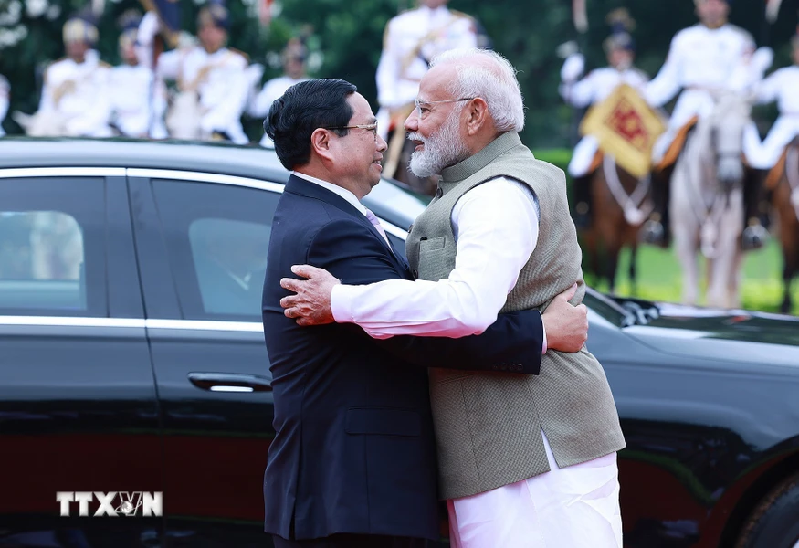 越南政府总理范明正访问印度的欢迎仪式隆重举行