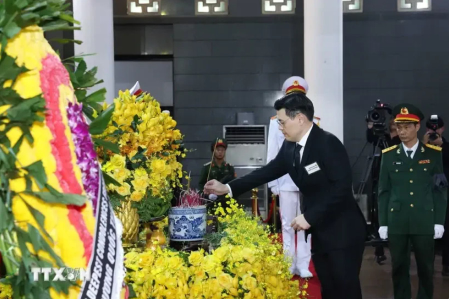 泰国降半旗悼念已故越共中央总书记阮富仲