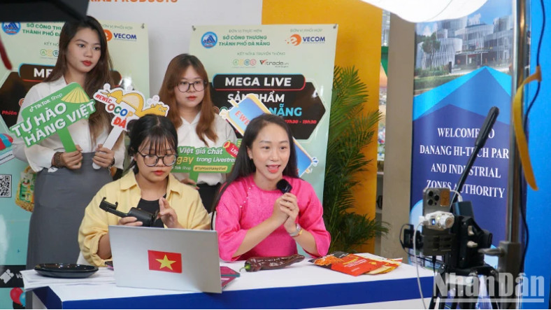 东西经济走廊贸易、旅游及投资国际博览会共设约300个展位