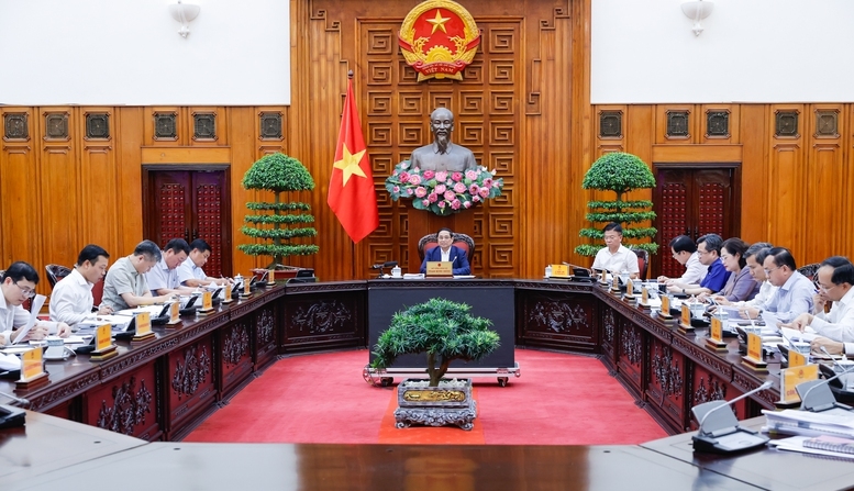 积极审查和处理法律规范文件中仍存在的问题