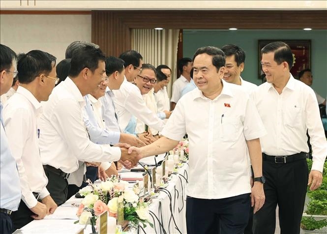 越南国会主席陈青敏莅临同奈省调研