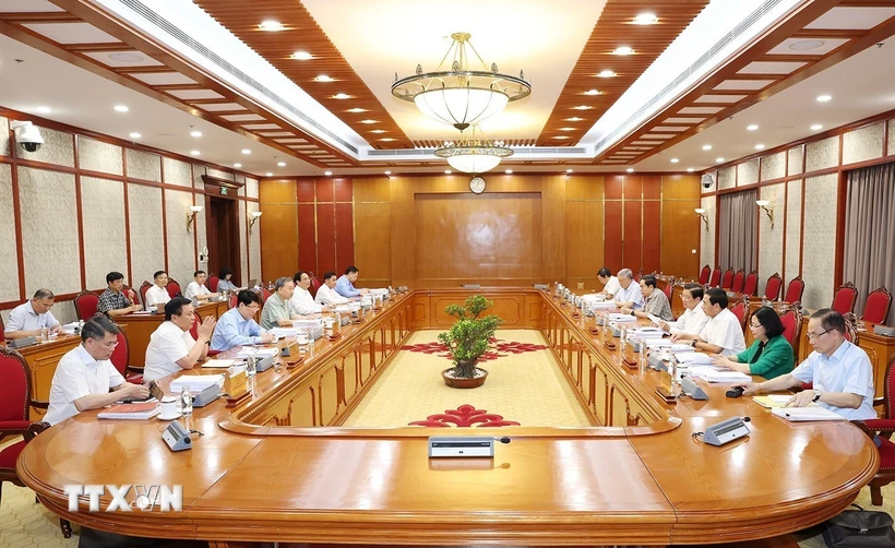 越共中央总书记、国家主席苏林主持中央政治局例行会议