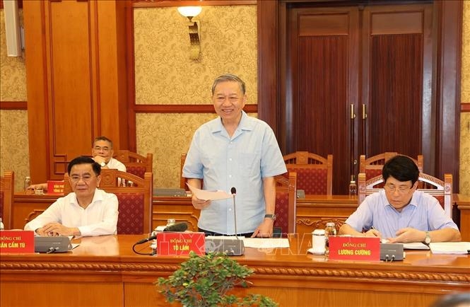 苏林主持召开越共十四大文件起草小组常委会会议