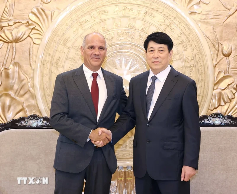 越共中央书记处常务书记梁强会见葡共总书记保罗·雷蒙多