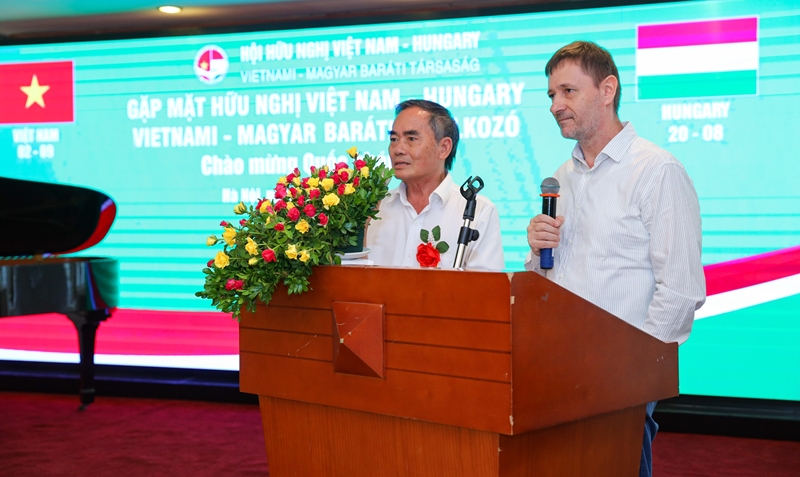 庆祝越南和匈牙利国庆节的友谊见面会在河内举行
