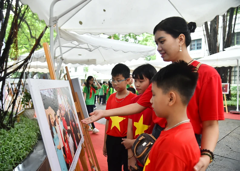 阮富仲总书记图片展：朴素无华的领导者形象【组图】