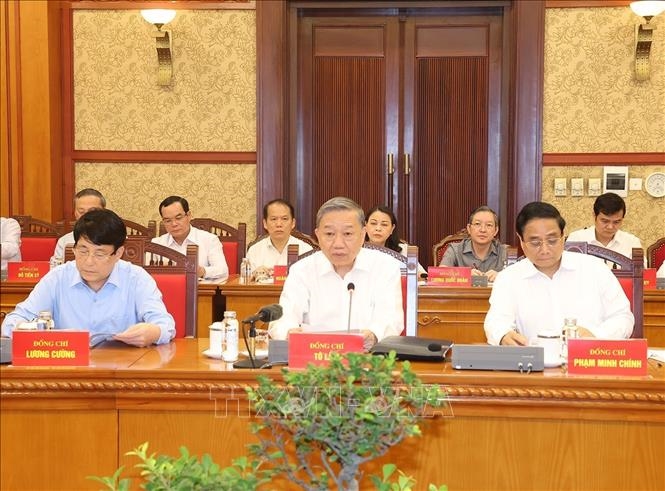 越共中央总书记、国家主席苏林主持召开越共十四大文件起草小组会议