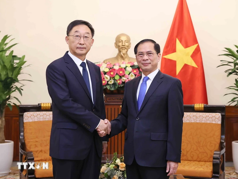 扩大越南各地方与中国广西壮族自治区之间的合作