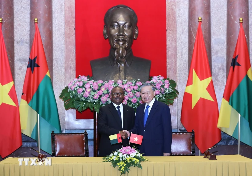 几内亚比绍共和国总统圆满结束对越南进行的正式访问