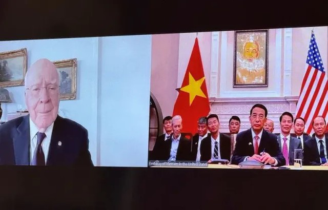 越南国防部长潘文江与美国参议员帕特里克·莱希通电话