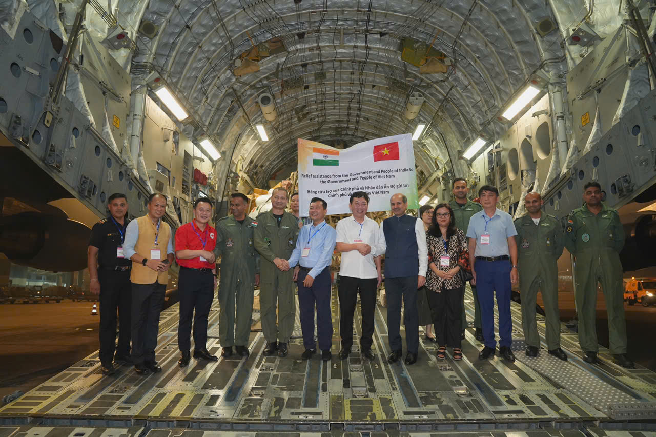 印度提供价值100万美元的35吨救灾物资 帮助越南应对台风“摩羯”的影响