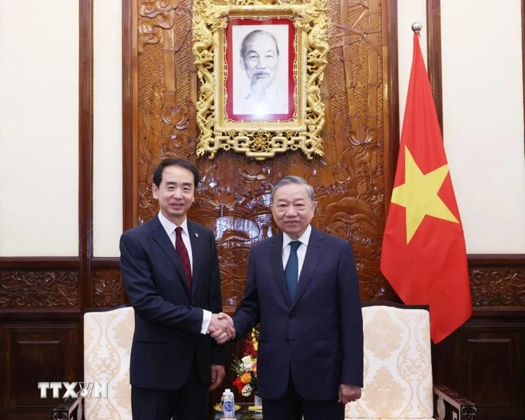 越共中央总书记、国家主席苏林会见新任中国驻越南大使何炜