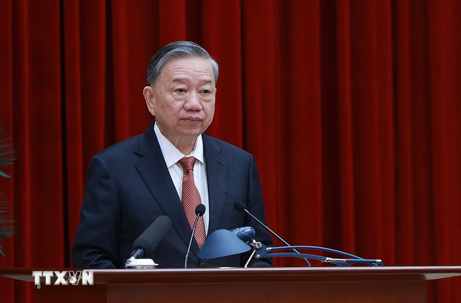 越南共产党第十三届中央委员会第十次全体会议隆重开幕