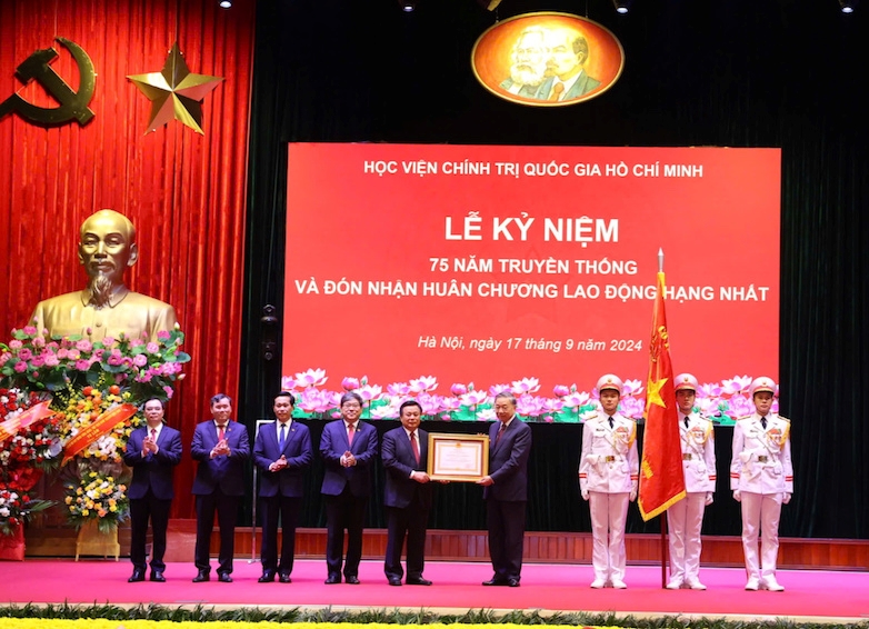 越共中央总书记、国家主席苏林：将胡志明国家政治学院打造成党建工作的典范